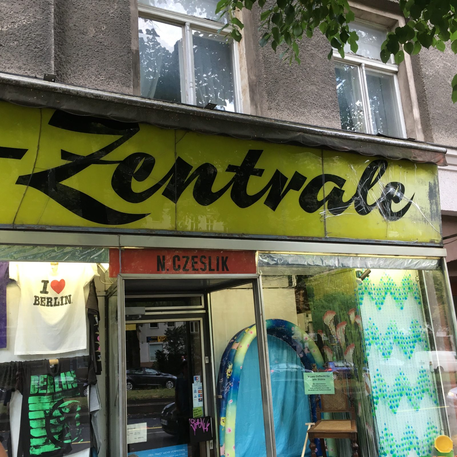 Zentrale
